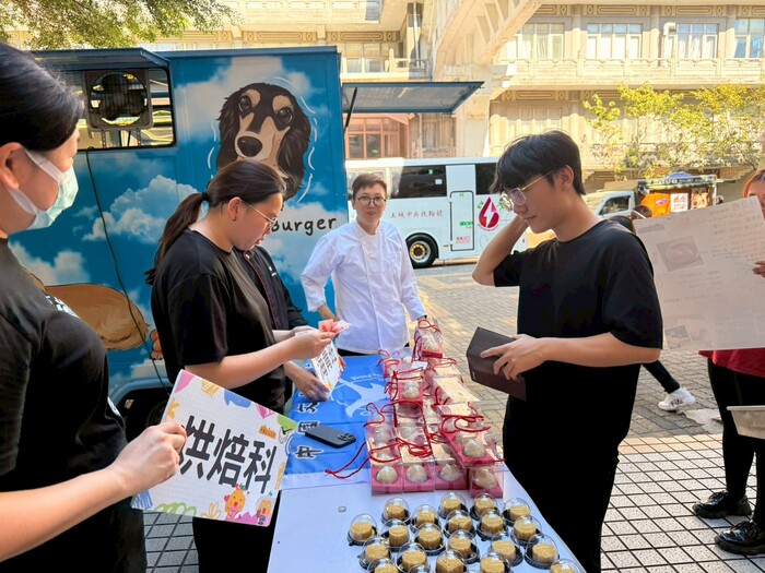 🎉【中秋圓滿|烘焙科綠豆椪月餅大成功!】🌕🥮"Mid-Autumn Success | Green Bean Mooncakes a Hit!"圖片