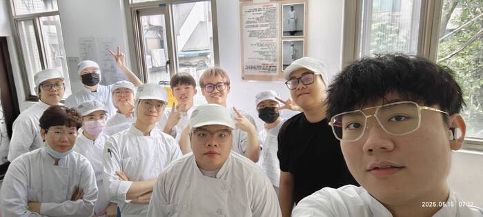 🎉 烘焙科2年級表現亮眼，14位同學順利取得蛋糕證照！🍰 Outstanding Performance by 2nd-Year Baking Students: 14 Pass Cake Certification Exam!圖片