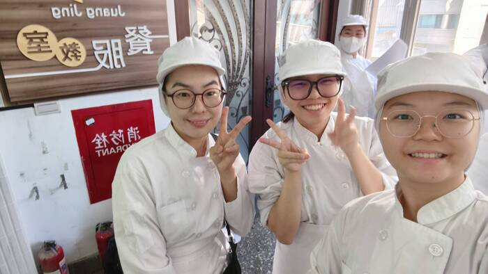 🎉 烘焙科2年級表現亮眼，14位同學順利取得蛋糕證照！🍰 Outstanding Performance by 2nd-Year Baking Students: 14 Pass Cake Certification Exam!圖片