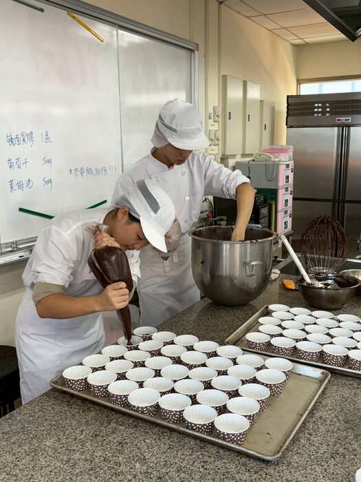 🎄✨烘焙科一年級節慶販售成功🎄✨ First-Year Baking Festive Sale Success圖片