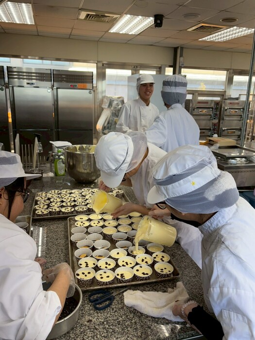 🎄✨烘焙科一年級節慶販售成功🎄✨ First-Year Baking Festive Sale Success圖片