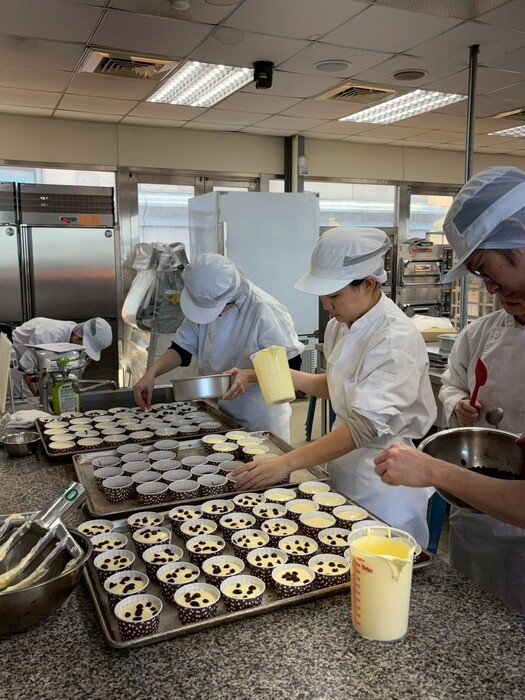 🎄✨烘焙科一年級節慶販售成功🎄✨ First-Year Baking Festive Sale Success圖片