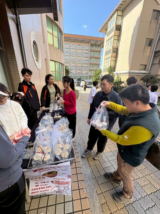 🎄✨烘焙科一年級節慶販售成功🎄✨ First-Year Baking Festive Sale Success圖片